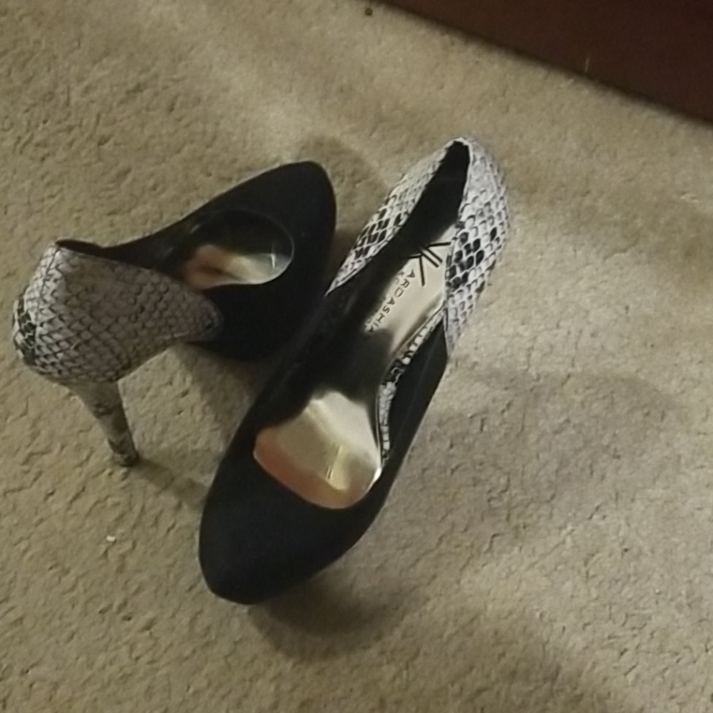 Shoes - Picture 2 of 2